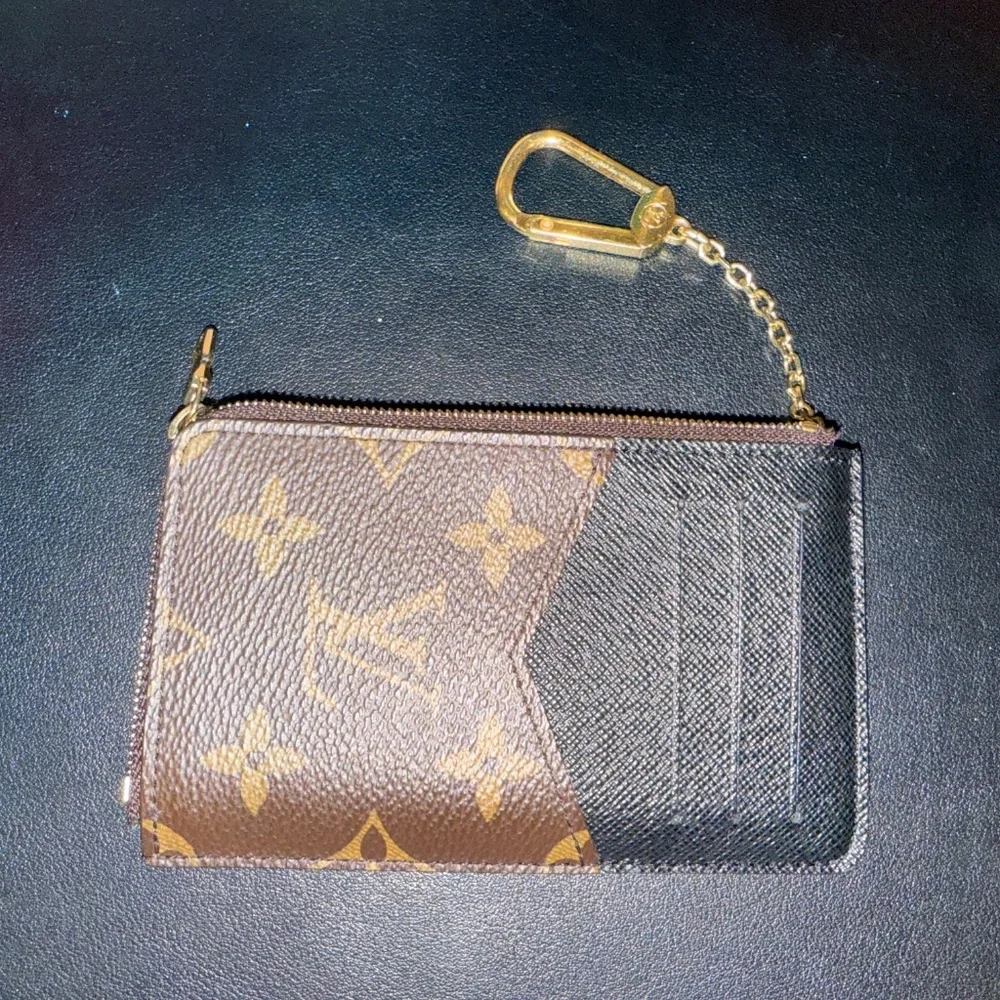 LOUIS VUITTON KEYCHAIN WALLET - Picture 3 of 3